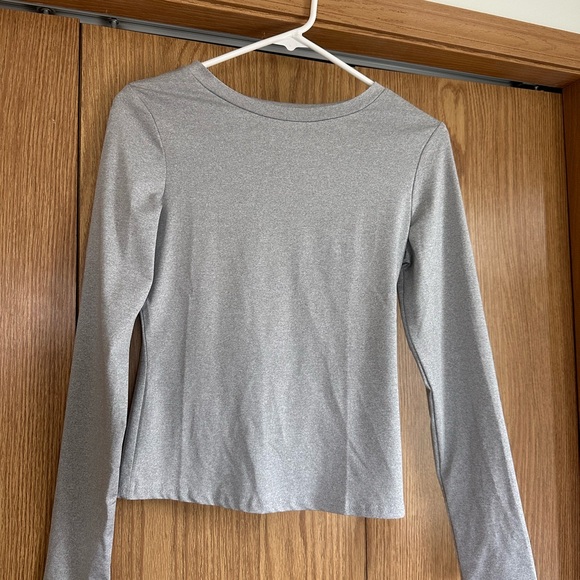 Elegant Gray Long Sleeve Women's Top - Picture 2 of 2